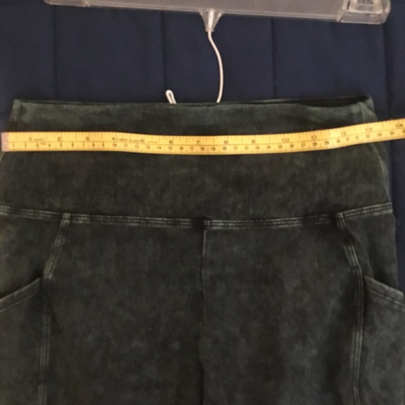 NWOT Zena Outfitters Wide Waistband Mineral biker shorts with pockets - Picture 8 of 12